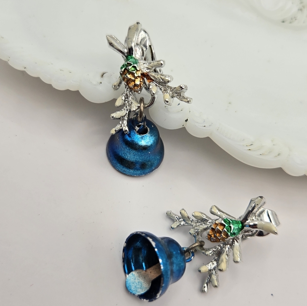 Darling Christmas holiday earrings